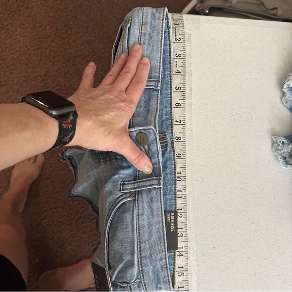 Kut from the Kloth High Rise Lightly Distressed Denim Shorts -‎ Size 6 - Picture 7 of 9
